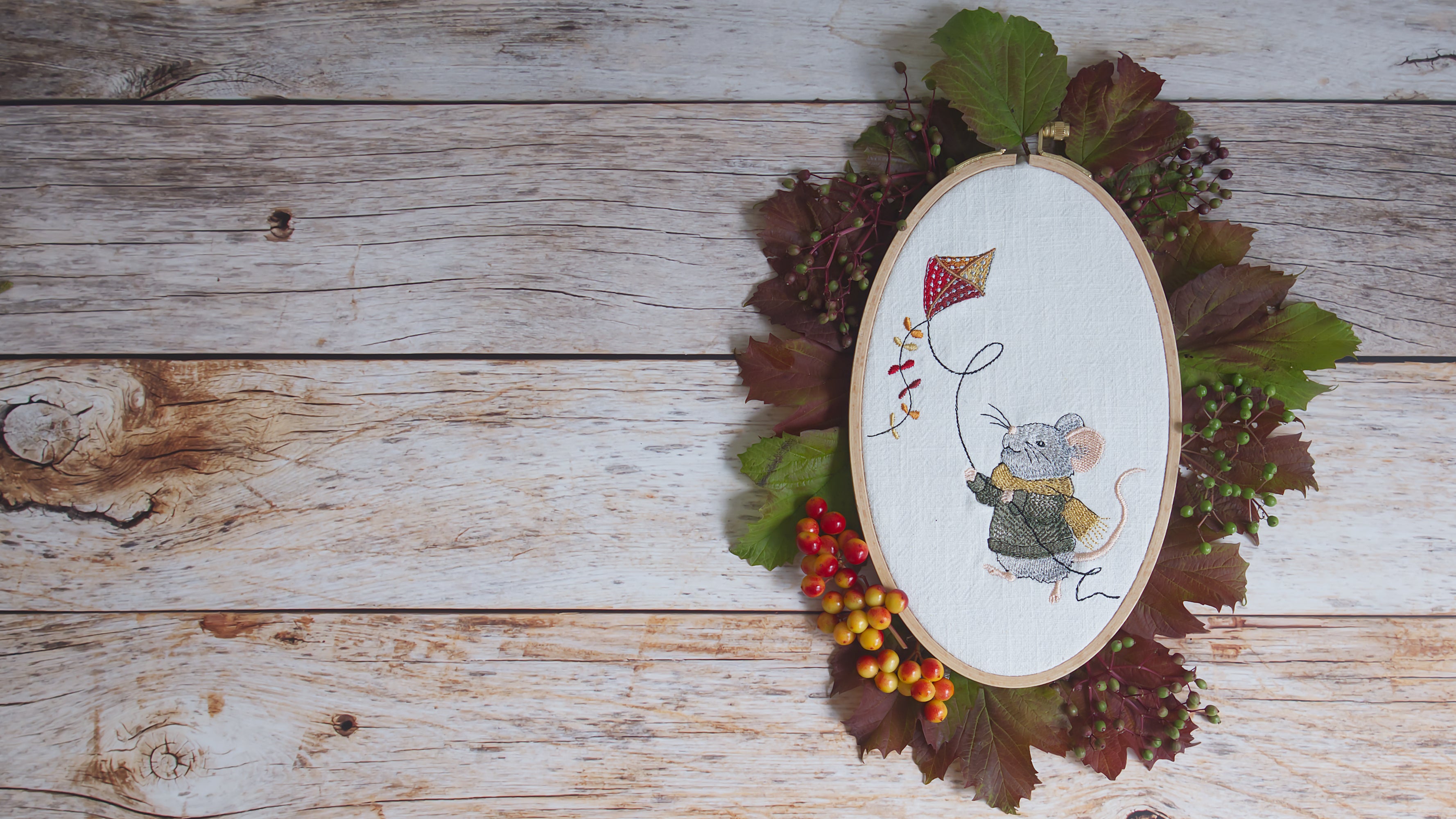 Stickdatei für Stickmaschinen Maus mit Drachen Herbst