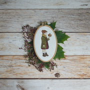 Stickdatei Herbst Mädchen mit Ahornblatt – romantische Stickdatei passend zum Apfelmädchen