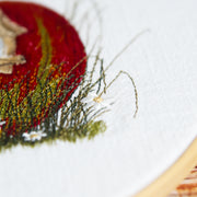 Stickdatei Apfelhaus – Herbstliches Stickmotiv, kombinierbar mit der Maus mit Nusskorb