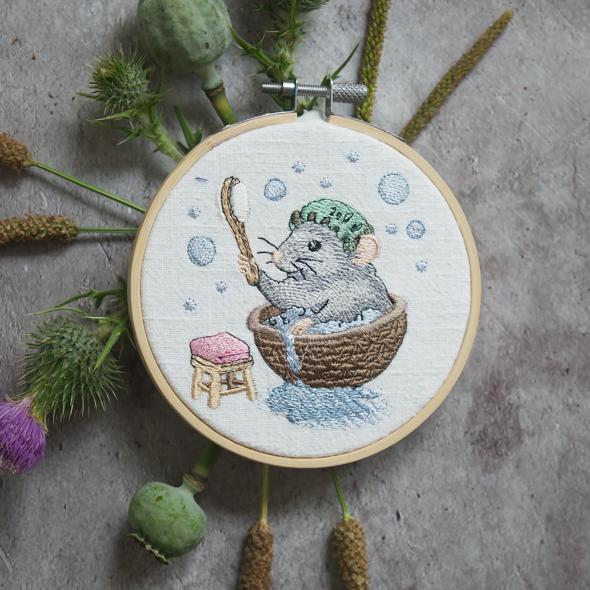 Stickdatei Stickmaschine Maus Nussschale Bad Handtuch Kinderzimmer Frühling Sommer Herbst Winter Cora Design