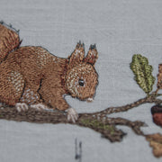 Stickdatei Eichhörnchen mit Haselnuss