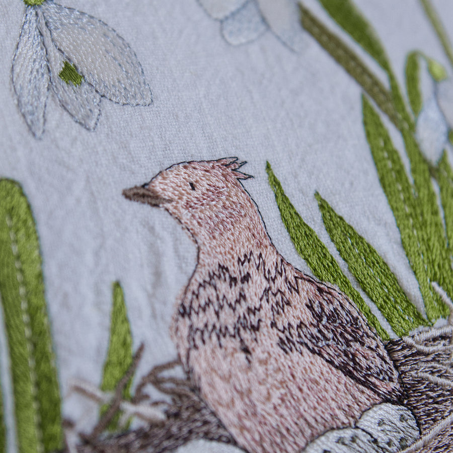 Stickdatei Frühblüherwiese mit Feldlerche