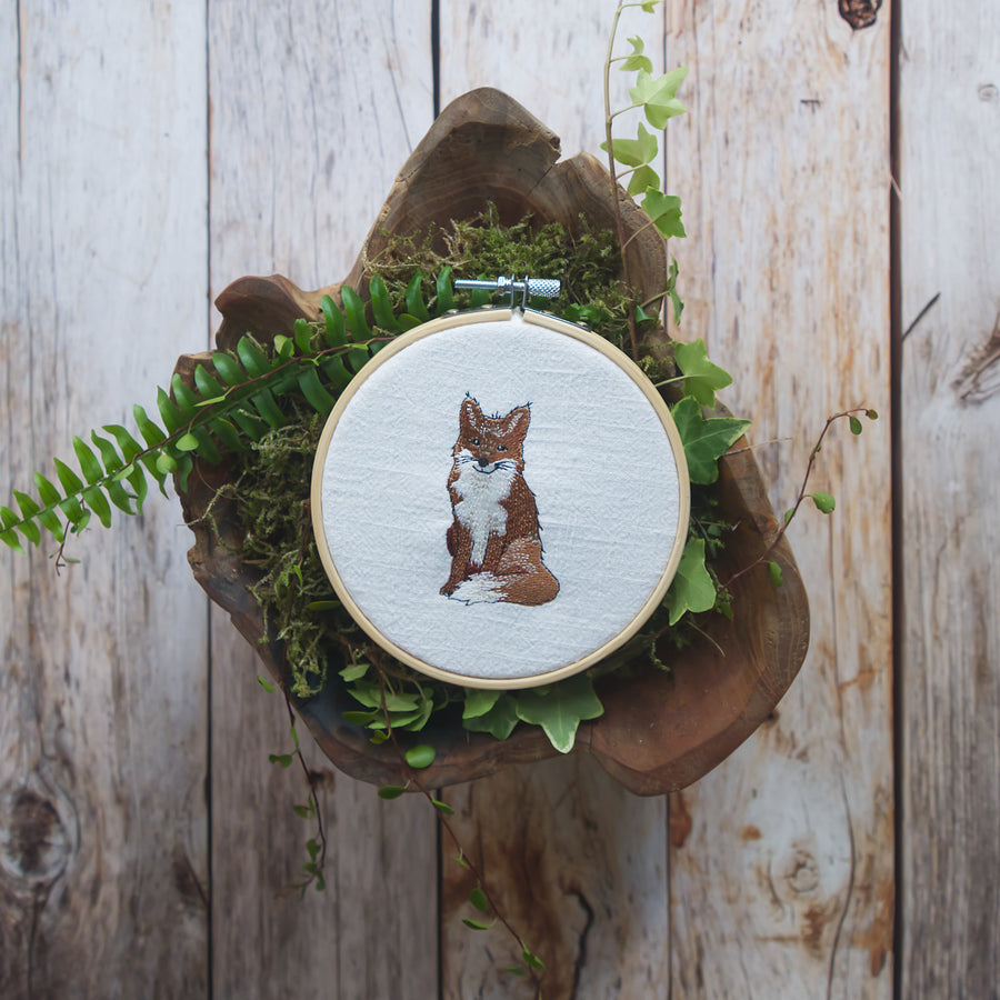Stickdatei Fuchs – detailreiches Tiermotiv für Winter, Weihnachten & naturverbundene Stickerei