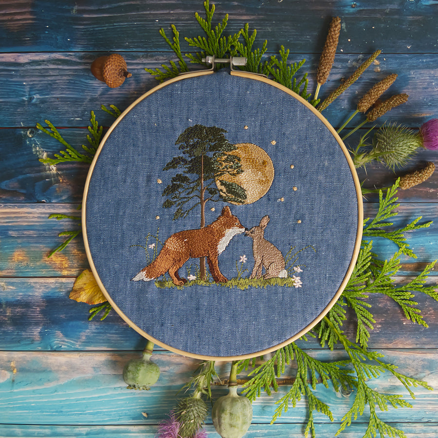 Stickdatei Fuchs und Hase sagen gute Nacht – romantisches Tiermotiv bei Mondschein