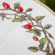 Hagebuttenherz – Stickdatei für den 13x18-Rahmen