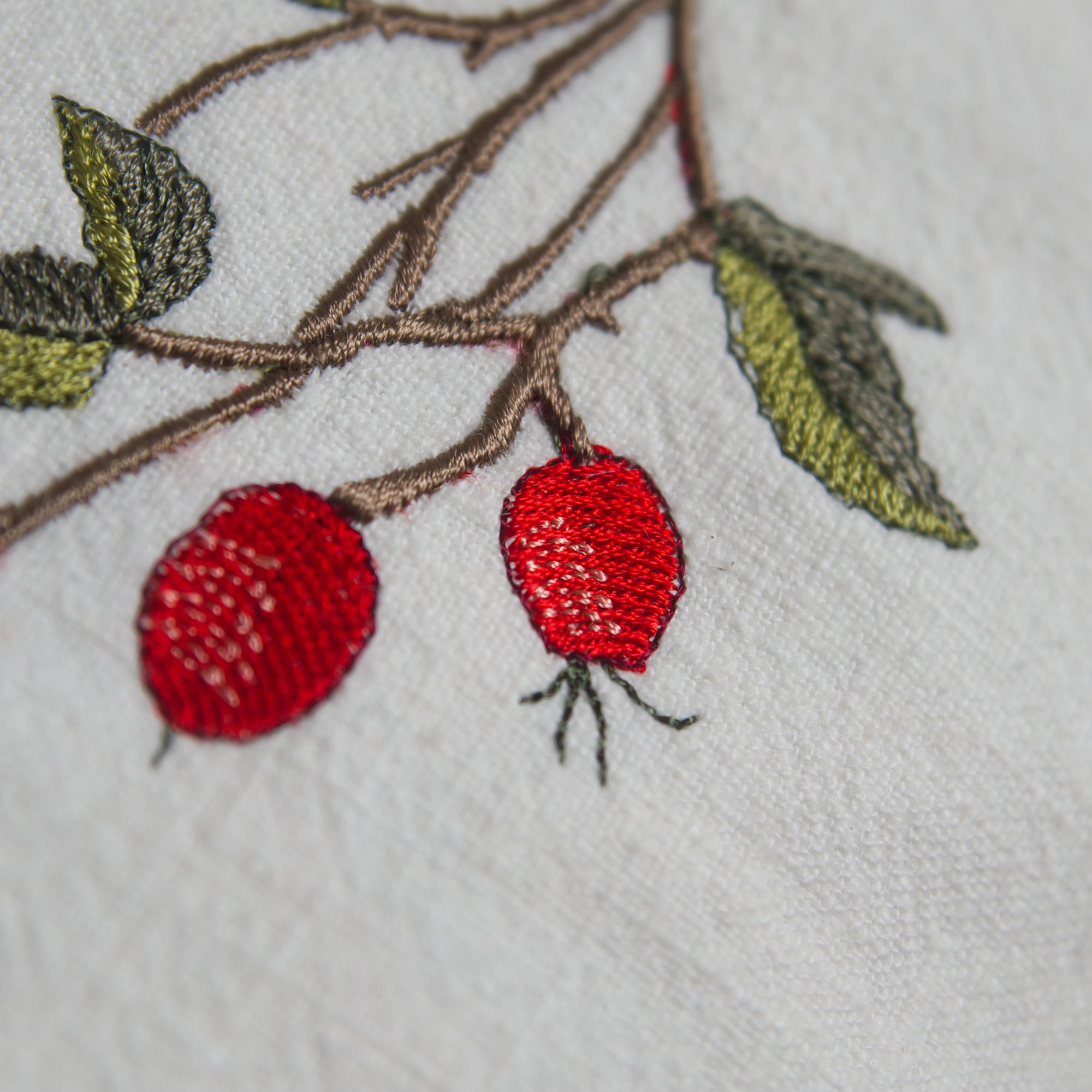 Hagebuttenherz – Stickdatei für große Stickrahmen