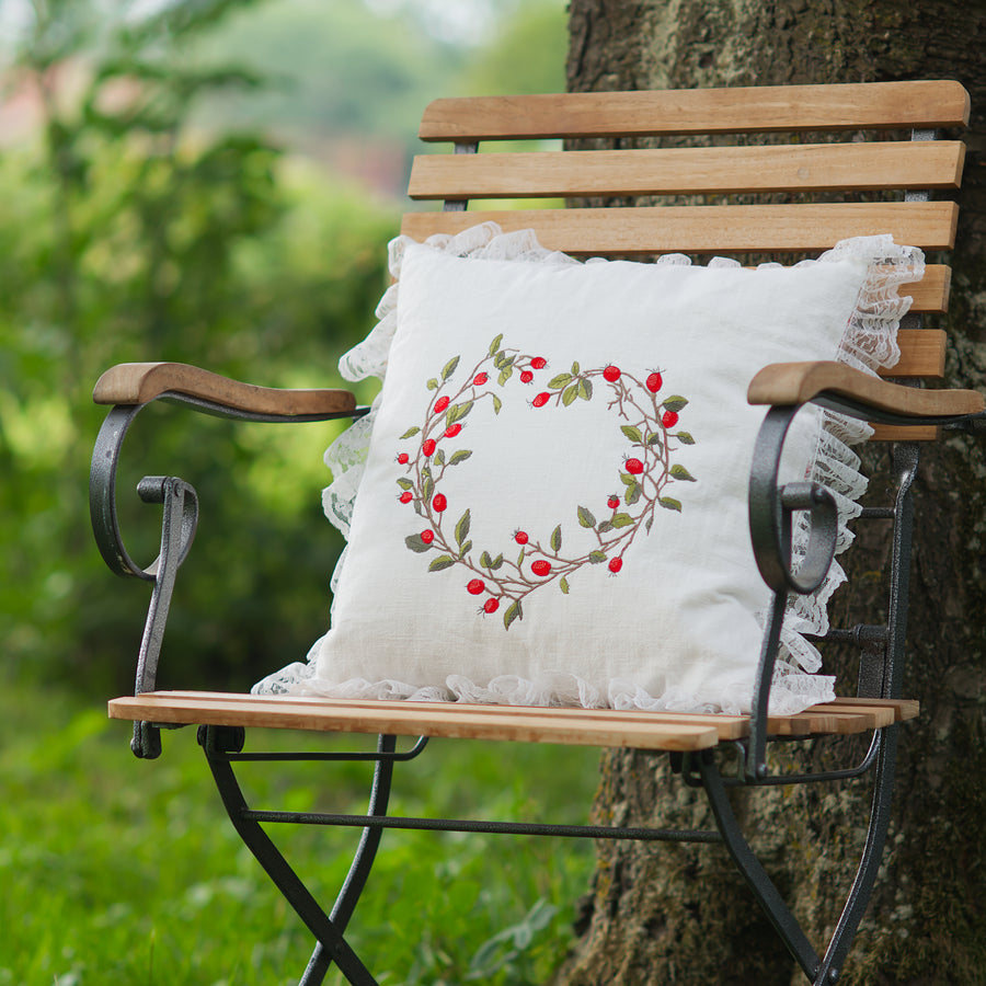 Hagebuttenherz – Stickdatei für große Stickrahmen