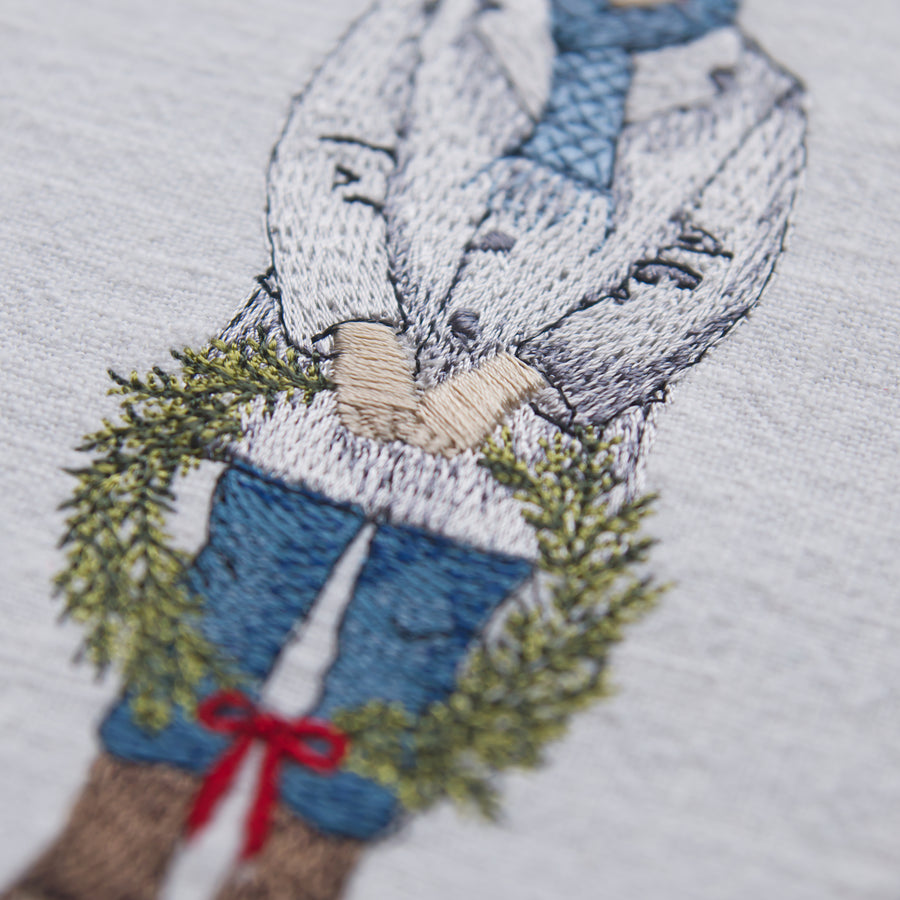 Stickdatei Weihnachten – Junge mit Kranz