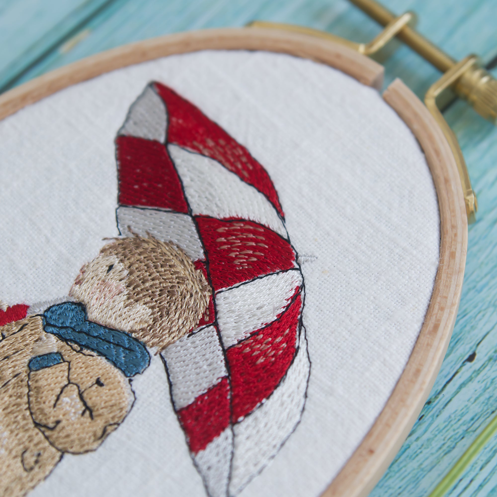 Junge mit Regenschirm – Stickdatei für 13x18 cm Rahmen