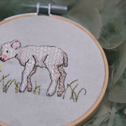 Stickdatei Lamm auf der Wiese