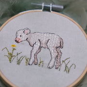 Stickdatei Lamm auf der Wiese