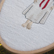 Stickdatei Lucia Mädchen – skandinavisches Lichtkind für Weihnachten & Luciatag | festliche Stickerei mit nordischem Flair