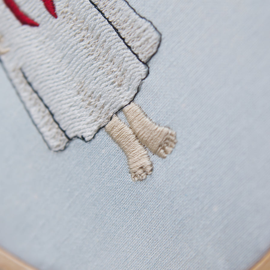 Stickdatei Lucia Mädchen – skandinavisches Lichtkind für Weihnachten & Luciatag | festliche Stickerei mit nordischem Flair