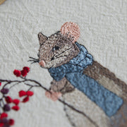 Stickdatei Maus mit Beerenzweig