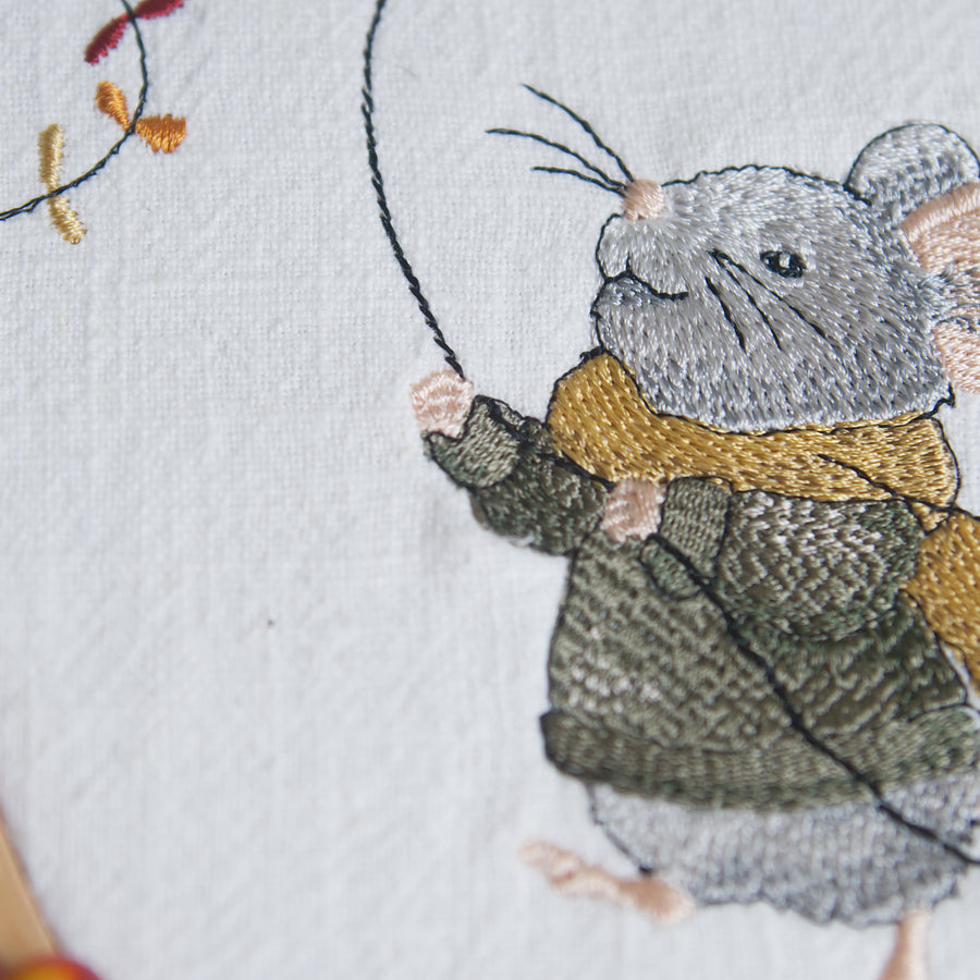 Maus mit Drachen – Stickdatei für 13x18 cm Rahmen