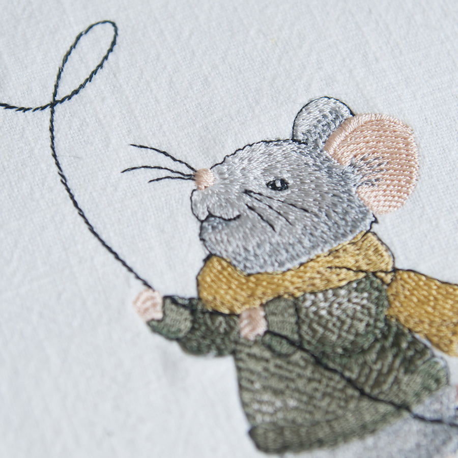 Maus mit Drachen – Stickdatei für 13x18 cm Rahmen