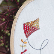 Maus mit Drachen – Stickdatei für 13x18 cm Rahmen