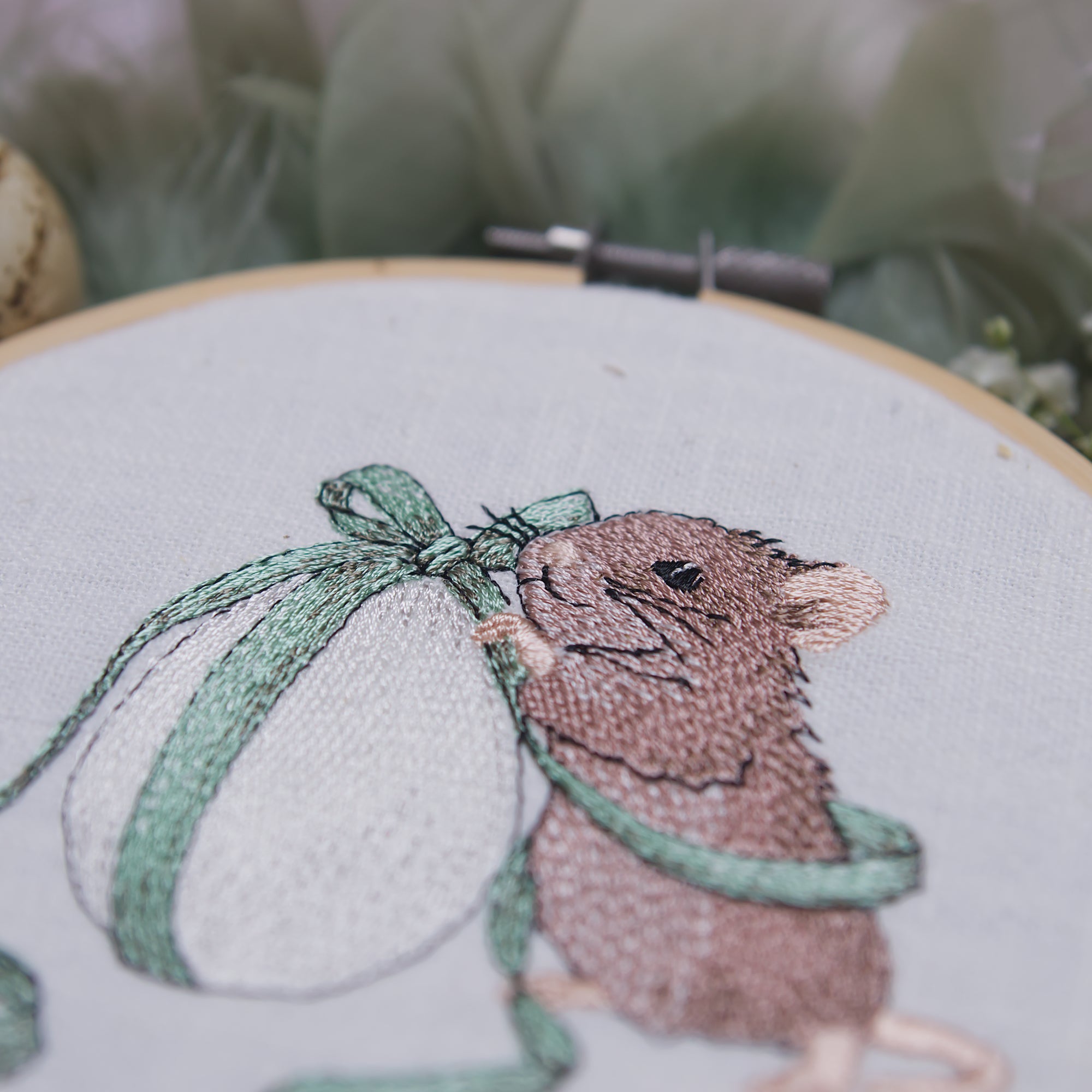 Stickdatei Maus mit Ei