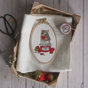 Stickdatei Maus mit Erdbeermarmelade