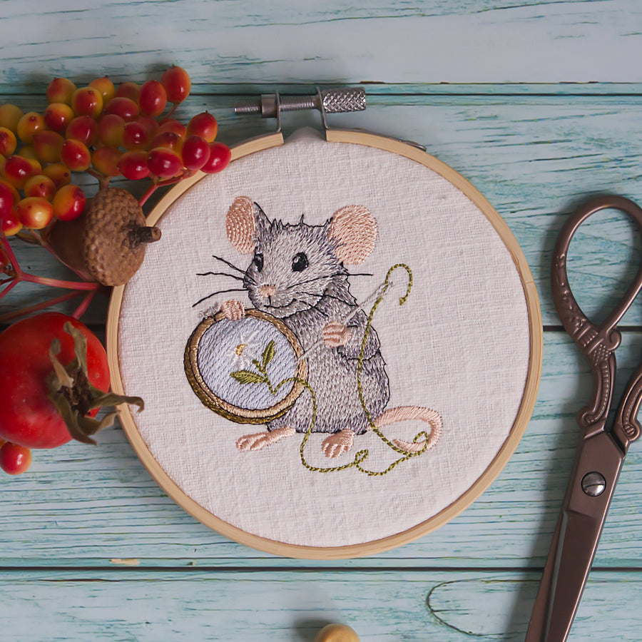 Stickdatei Maus mit Stickrahmen