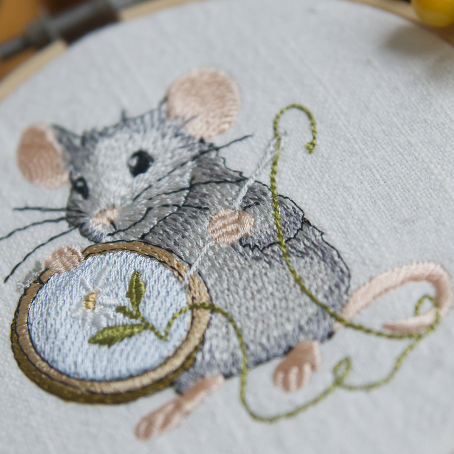 Stickdatei Maus mit Stickrahmen