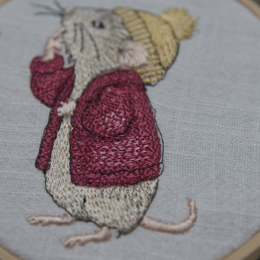 Stickdatei Nachdenkliche Maus
