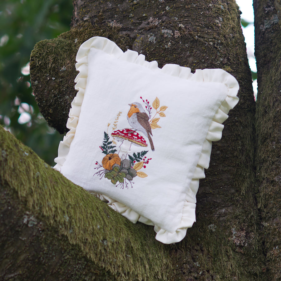 Rotkehlchen und Fliegenpilz – Stickdatei für 13x18 cm Rahmen