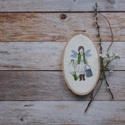 Stickdatei Schneeglöckchenelfe