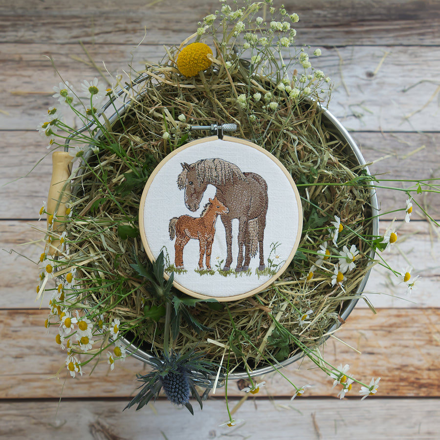 Stickdatei Stute und Fohlen