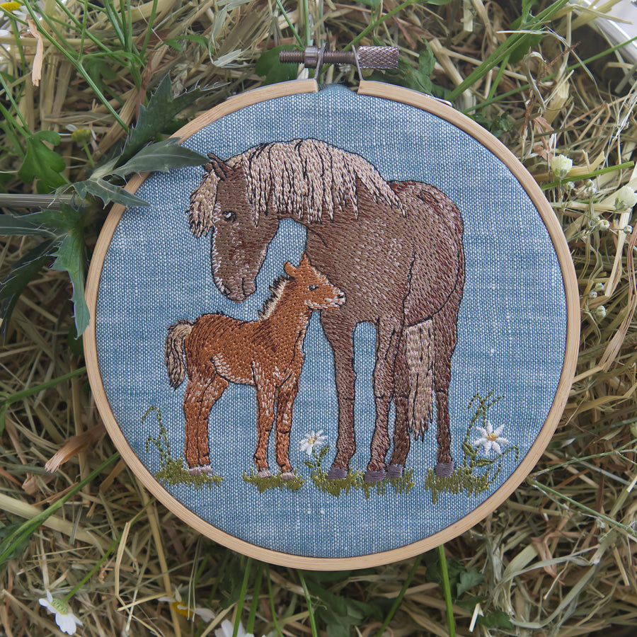 Stickdatei Stute und Fohlen