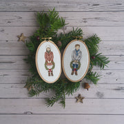 Stickdatei Weihnachten – Junge mit Kranz