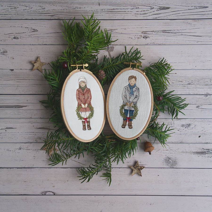 Stickdatei Weihnachten – Junge mit Kranz