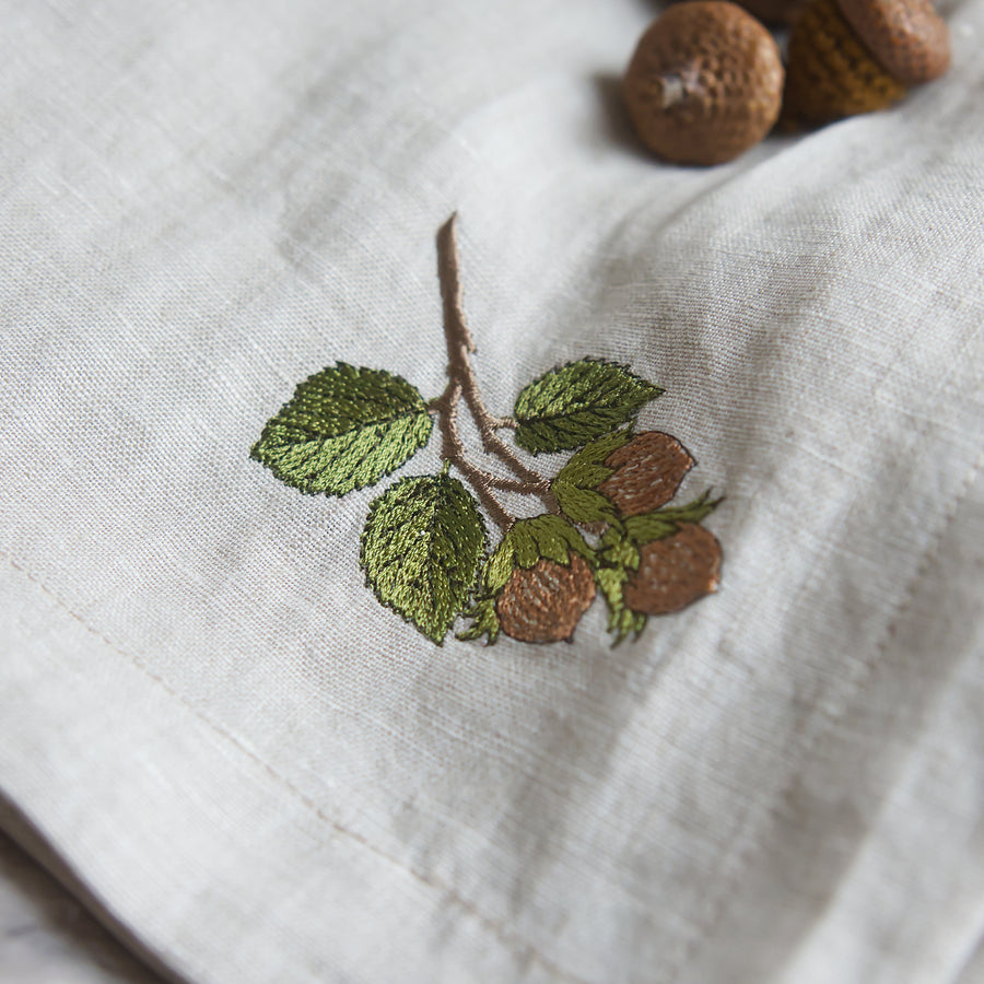 Stickdatei 3 Haselnüsse – Herbstliches Stickmuster mit Zweig und Nüssen • Naturmotiv für Landhausstil & Geschenkideen