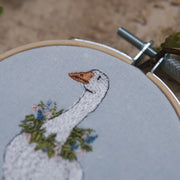 Stickdatei Gans mit Kranz