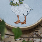 Stickdatei Gans mit Kranz