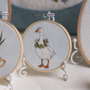 Stickdatei Gans mit Kranz