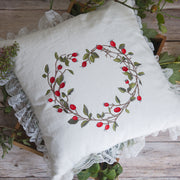 Stickdatei für große Stickrahmen Hagebuttenherz, romatisches Stickmotive auf einem Kissen. Herbst, Winter, Sommer