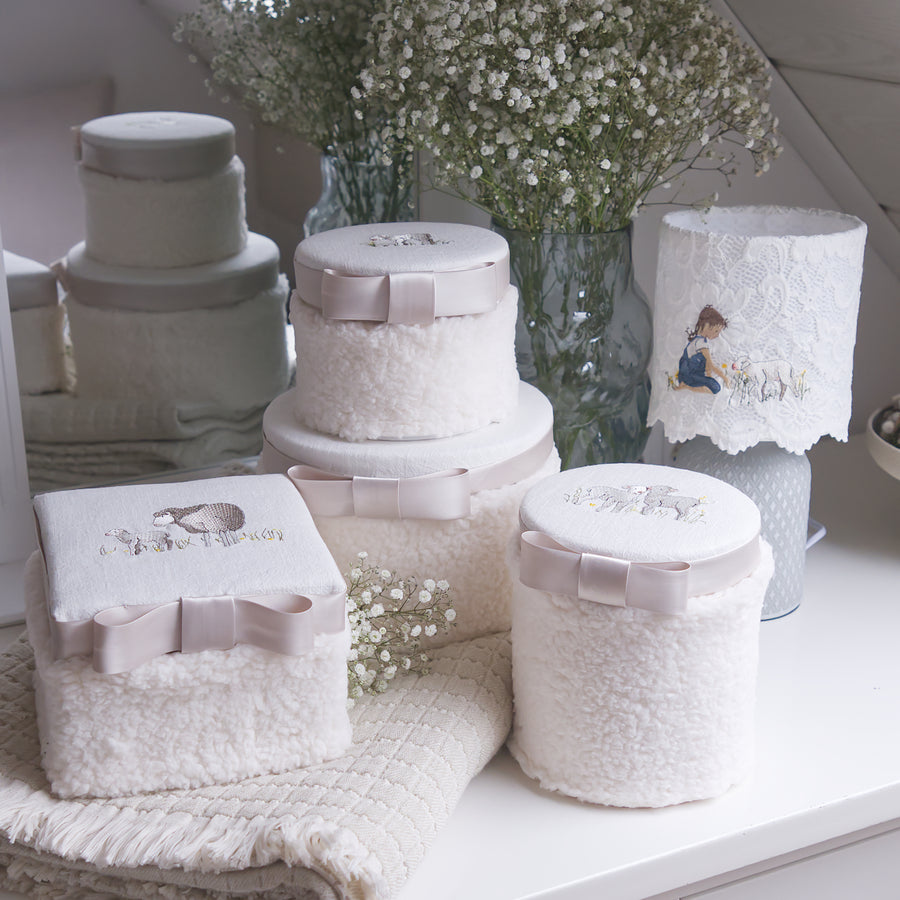 Stickdatei Mutter und Lamm