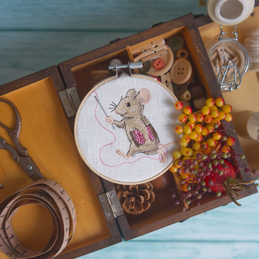 Stickdatei Maus mit Garnkone