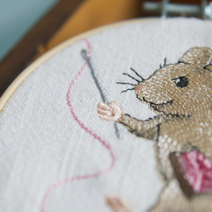 Stickdatei Maus mit Garnkone