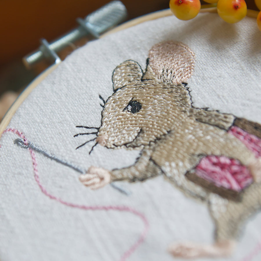 Stickdatei Maus mit Garnkone