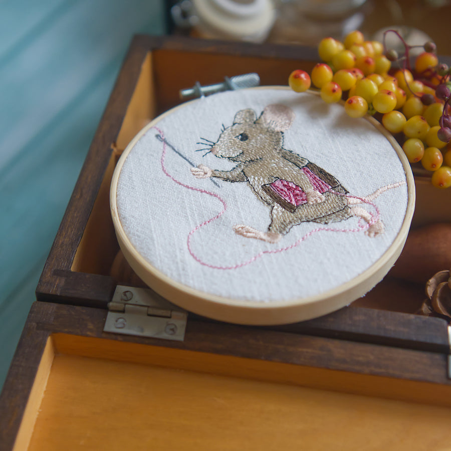 Stickdatei Maus mit Garnkone