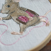 Stickdatei Maus mit Garnkone