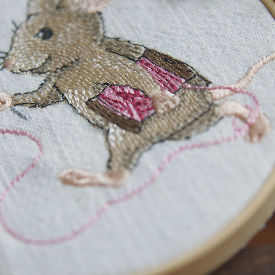 Stickdatei Maus mit Garnkone