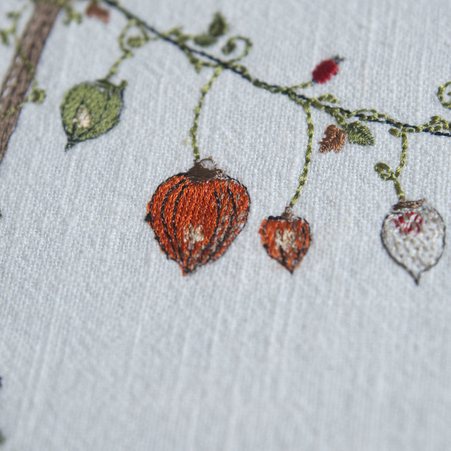 Stickdatei Maus unter der Lampiongirlande 13x18