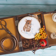 Stickdatei Maus mit Nadel und Faden