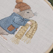 Stickdatei Maus mit Schal