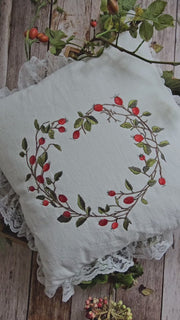 Hagebuttenherz – Stickdatei für große Stickrahmen