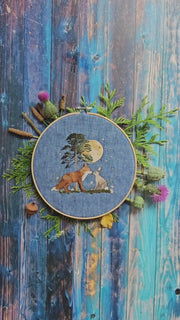 Stickdatei Fuchs und Hase sagen gute Nacht – romantisches Tiermotiv bei Mondschein