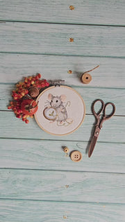 Stickdatei Maus mit Stickrahmen